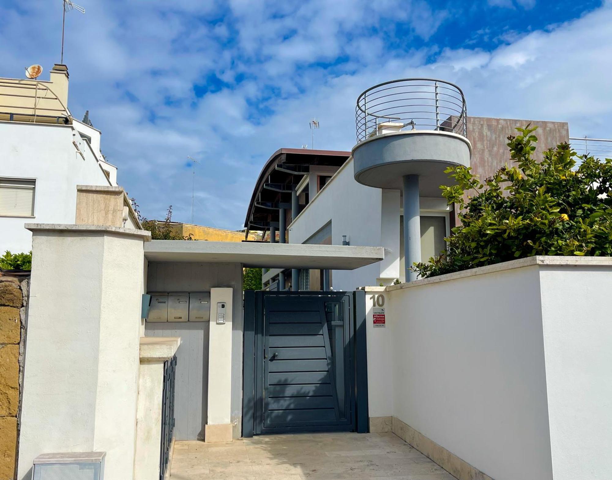 The Shabby House - Charming Seaside Retreat In Central Anzio, Steps From Beach And Train Station Exterior photo